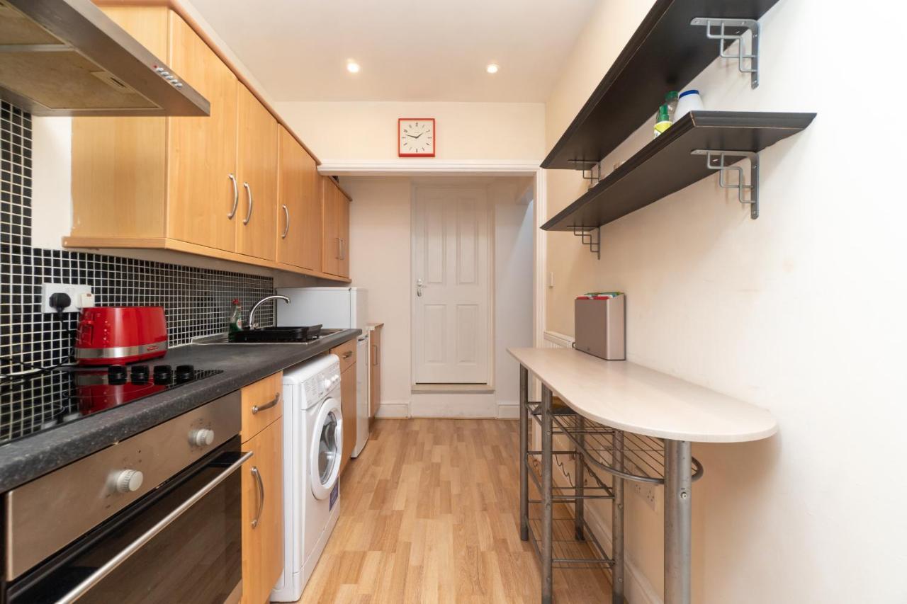 Spacious 2 Bed Southville Flat Near Harbourside Бристол Екстериор снимка