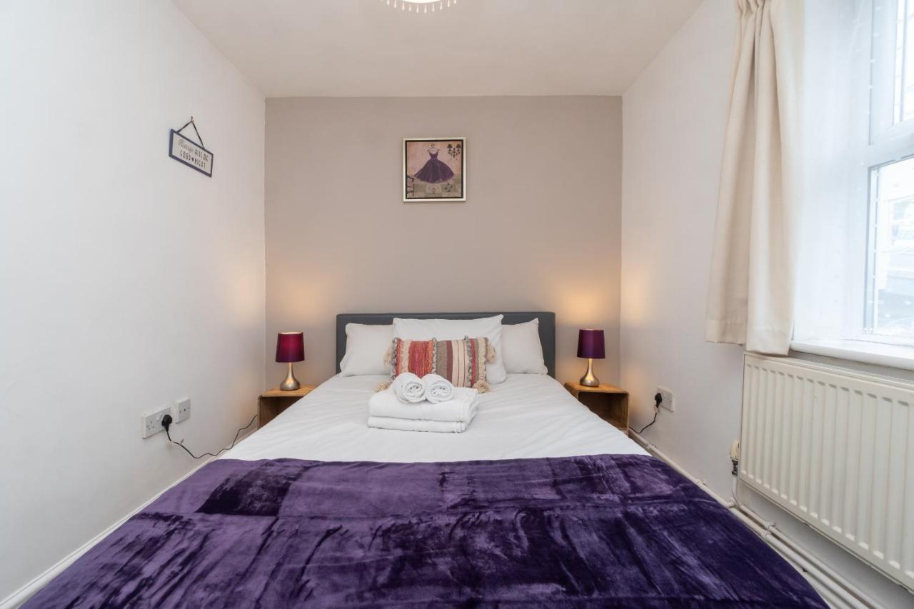 Spacious 2 Bed Southville Flat Near Harbourside Бристол Екстериор снимка